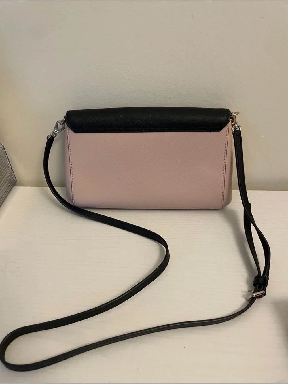 kate spade Black and Blush Twotone Crossbody leather strap and chain  like NEW